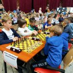 Uczniowie biorący udział w Ogólnopolskich Mistrzostwach Szkół i Przedszkoli w szachach