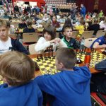 Uczniowie biorący udział w Ogólnopolskich Mistrzostwach Szkół i Przedszkoli w szachach