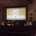 Ekran kinowy z napisem Lekcja w kinie