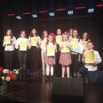 Uczniowie biorący udział w “Powiatowym konkursie poezji i prozy patriotycznej dla szkół”